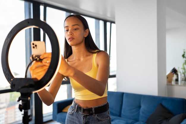 ¿Tik Tok es una forma de expresión artística o una pérdida de tiempo sin sentido?